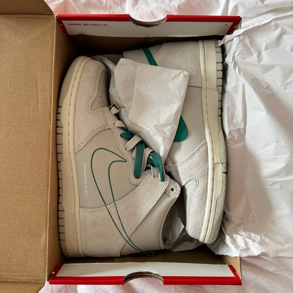 Nike Dunk- women 7.5 kids 6
